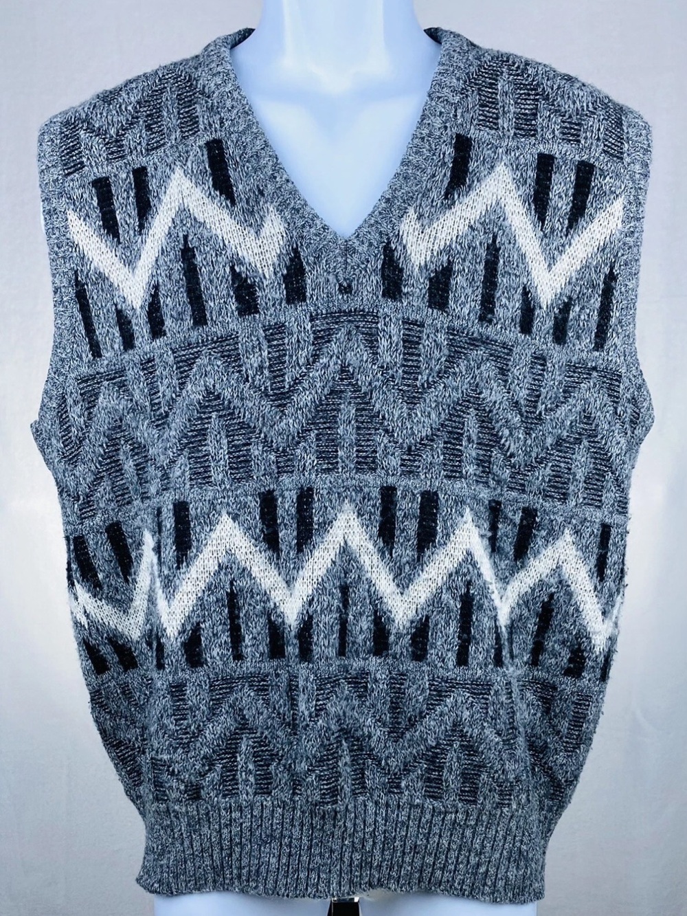 Vintage London Fog Made in USA Black Gray White Wool V-Neck Sweater Vest Size L